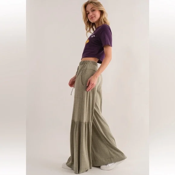 Solid Tiered Wide Leg Flare Pants - Picture 3 of 4